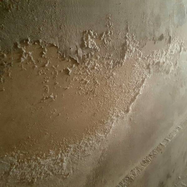 Pérennisation des travaux : Après la suppression des remontées capillaires, la rénovation des enduits avec neutralisation des sels minéraux devient possible près d'Avignon ou de Marseille