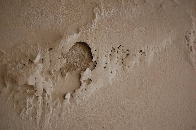 Diagnostic complet de l’humidité murale à Toulon et environs