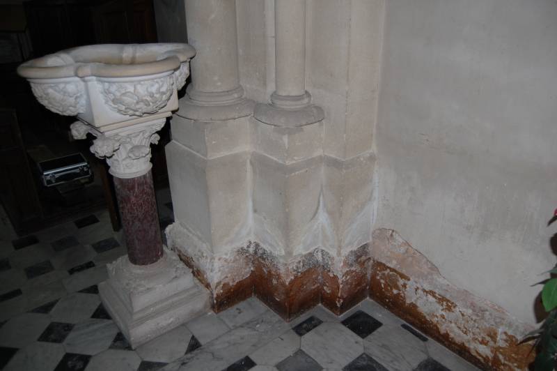 Recherche de remontées capillaires dans une église ou bâtiment communal situé à Manosque en Haute-Provence